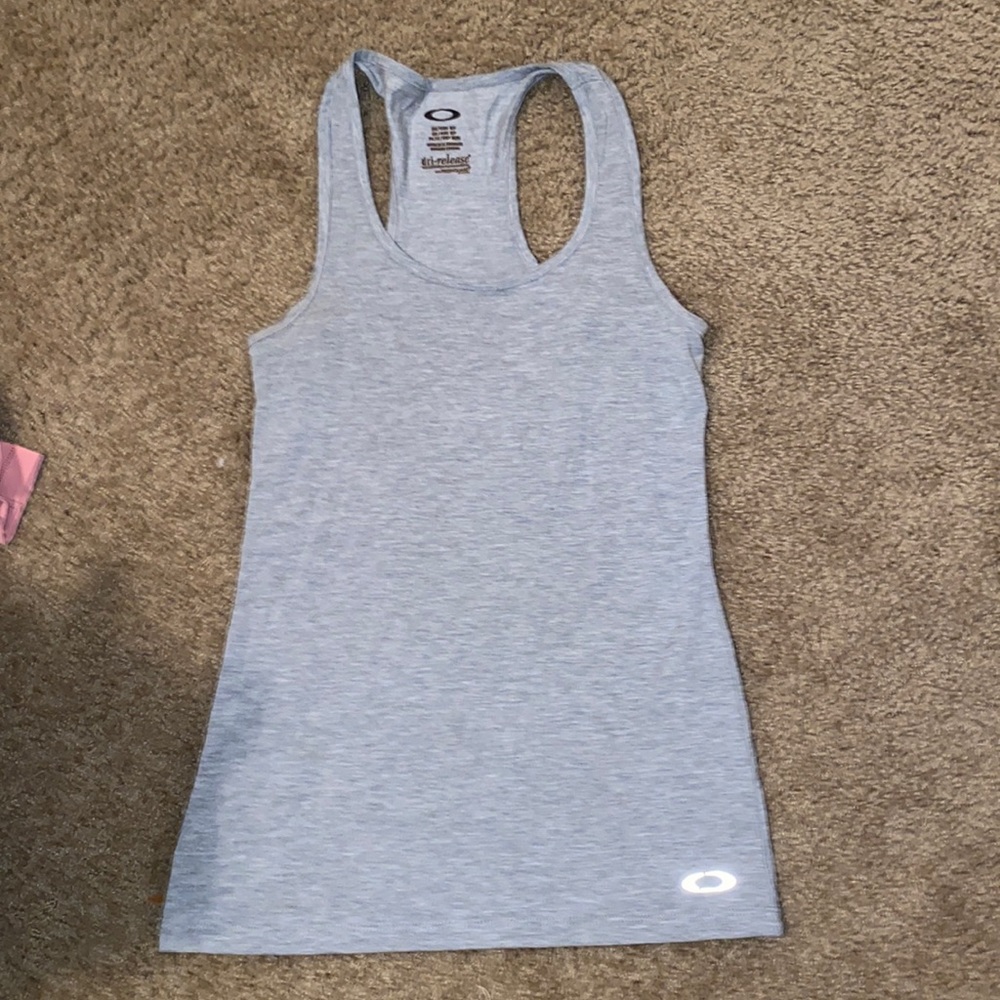 Womens small Oakley tank top in gray
